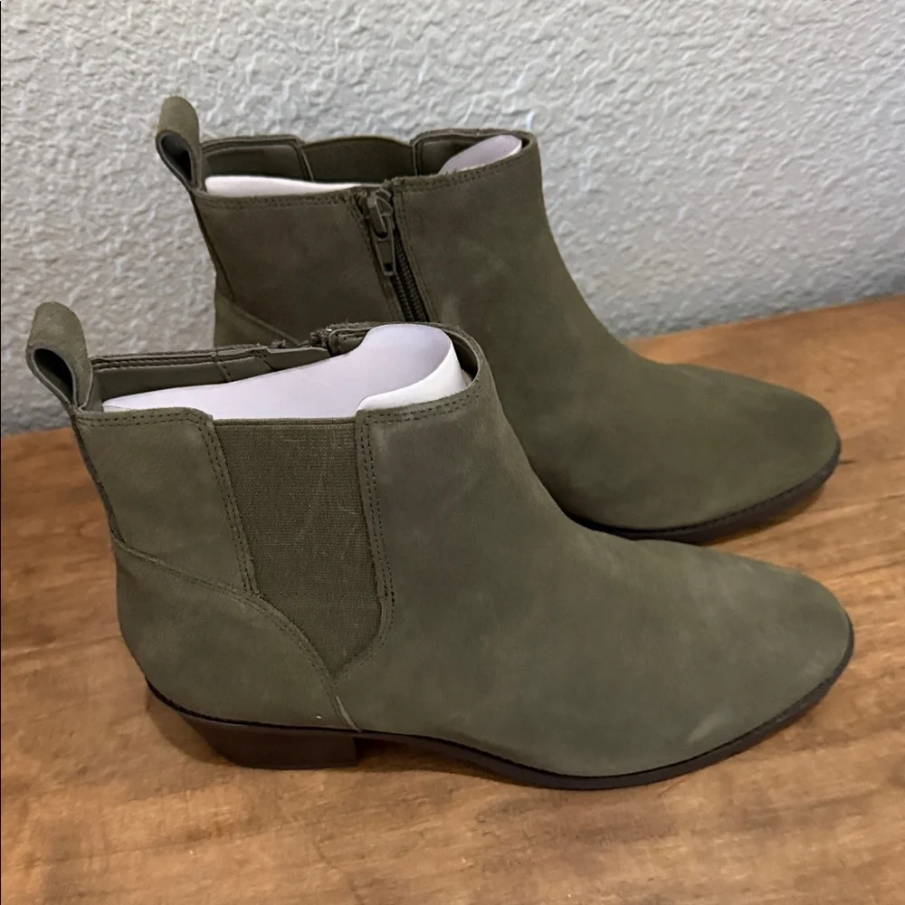 Vionic Olive Green Suede Ankle Boots size 9.5 wide NEW IN BOX - Picture 3 of 10